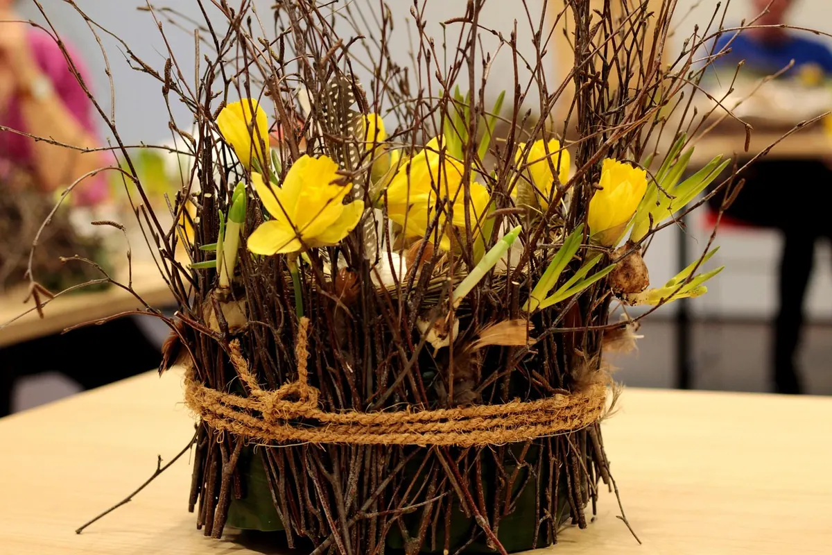 Common Mistakes When Arranging Supermarket or Florist Bouquets at Home